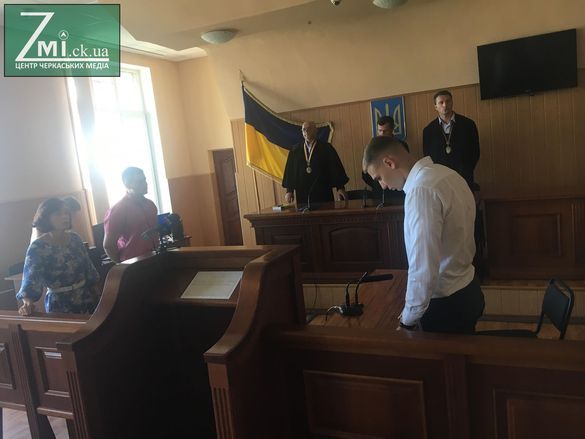 Вирок суду в справі Новікова, який смертельно побив черкащанина біля нічного клубу, оскаржуватимуть