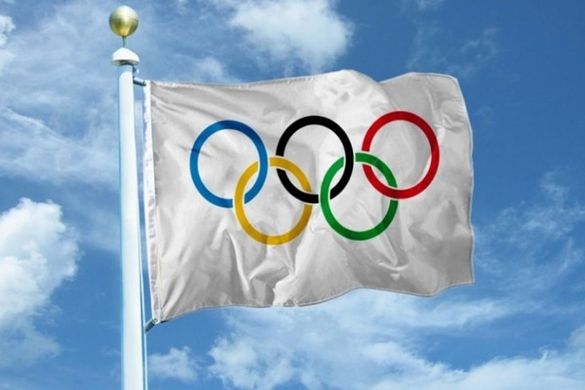 Біля Черкаської міськради замайорів олімпійський прапор (ФОТО)