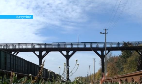 На Черкащині містяни вимушені постійно ходити через залізничну колію (ВІДЕО)