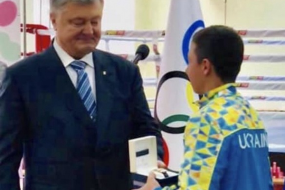 Президент нагородив черкаського гімнаста за здобуття двох олімпійських медалей (ФОТО)