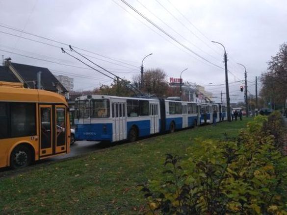 Через аварію в центрі Черкас не їздили тролейбуси  (ФОТО)