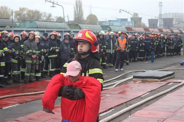 Як чоловіки та жінки змагаються за звання найсильнішого рятувальника Черкащини (ФОТО)
