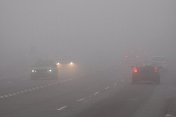 Обережно на дорозі: черкаських водіїв попереджають про туман