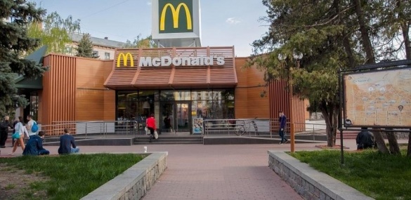 Не вільна каса: черкаський McDonald's закрили на реконструкцію