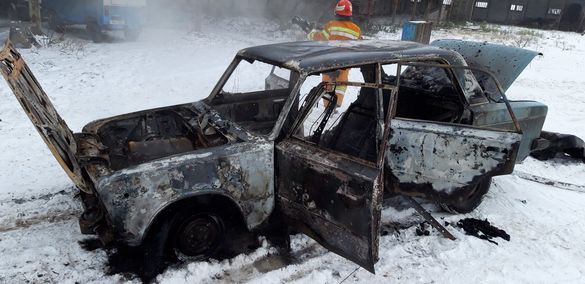 Через необережність черкащанина вщент згорів автомобіль (ФОТО)