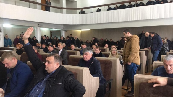 Черкаські депутати зібралися на довгоочікувану сесію: прийшов і мер