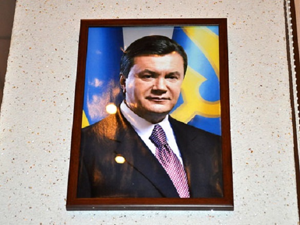 В одній із шкіл на Черкащині досі висить портрет Януковича