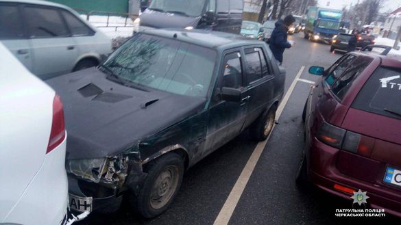 У Черкасах водій-порушник протаранив одразу чотири автівки