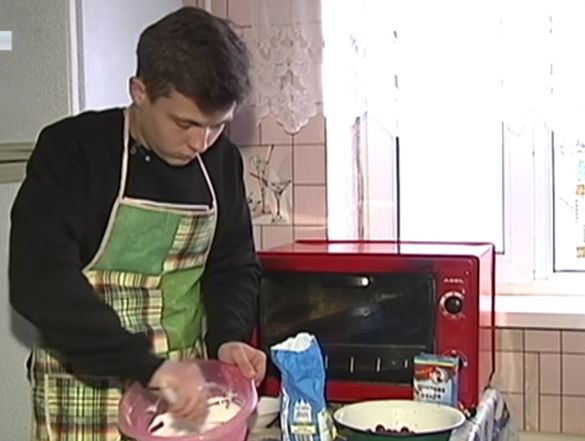 Юний бізнесмен: школяр із Черкащини виготовляє вишукані десерти на продаж