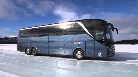 У крижаному полоні: на Черкащині визволяли екскурсійний автобус