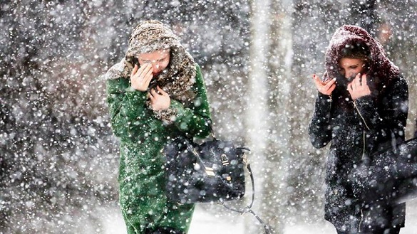 Справжня зима: Черкаси накрили хуртовини й снігопад