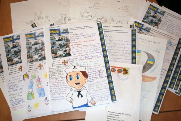 Школярі з Черкащини написали зворушливі листи для полонених моряків (ФОТО)