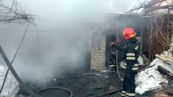 Черкаські рятувальники опановують техніку, яка допомагає знаходити людей під час пожежі (ВІДЕО)