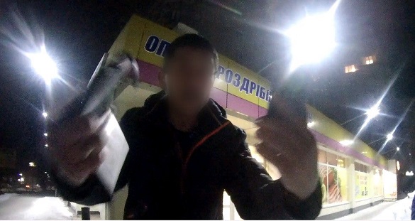 У черкаському супермаркеті п’яний чоловік влаштував дебош (ФОТО)
