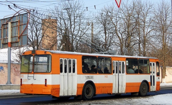 Через аварію у Черкасах деякі тролейбуси їздять інакше, а маршрутки - не за графіком