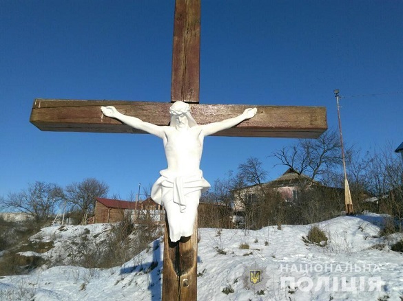 Іноземців, які понівечили релігійну святиню на Черкащині, випустили під заставу