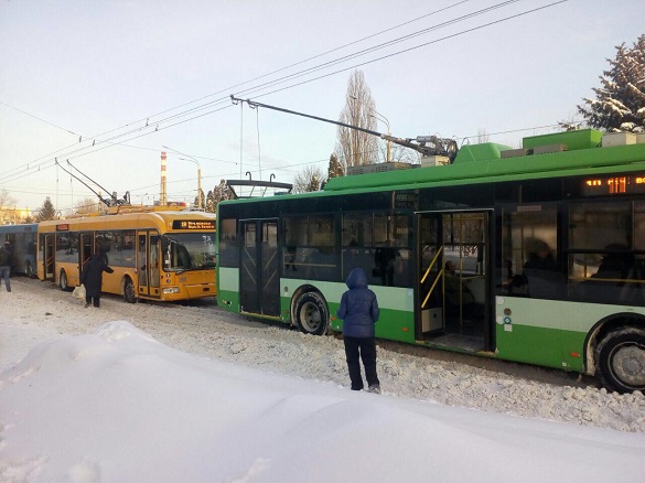 У Південно-Західному мікрорайоні в Черкасах зупинилися тролейбуси (ФОТО)