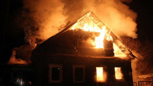 На Черкащині з палаючого будинку рятували чоловіка