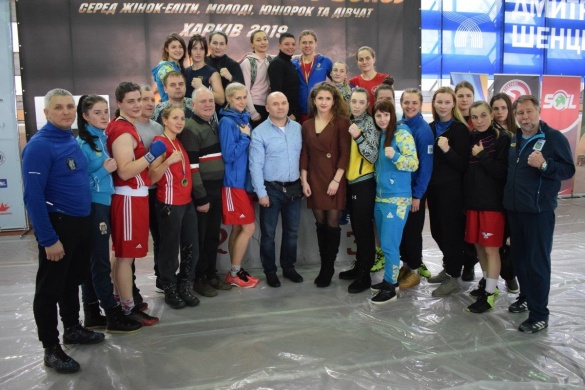 Один із кращих результатів в історії: черкаські боксерки тріумфували одразу на трьох чемпіонатах України