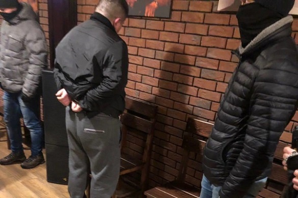 На Черкащині викрили групу наркотогровців, які намагалися дати хабара правоохоронцям