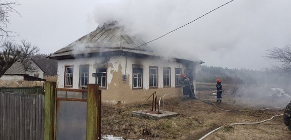 У Черкаському районі невідомі спричинили пожежу в покинутому будинку
