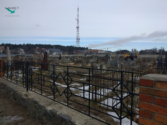 З єврейського кладовища в Черкасах прибирають повалені дерева