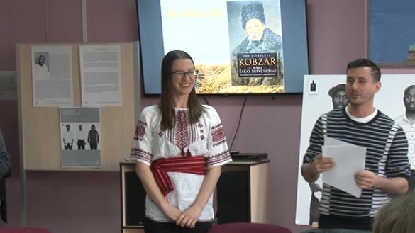 Черкаські школярі декламували поезію Шевченка англійською (ВІДЕО)