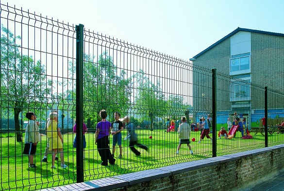 У Черкасах хочуть огородити школи парканами та встановити камери відеоспостереження