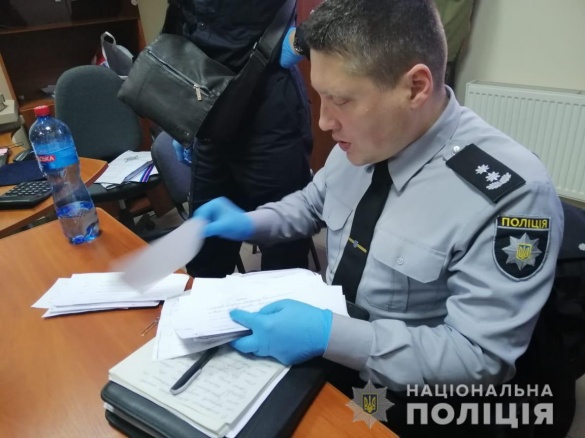 У поліції заявляють, що зафіксували підкуп виборців у Черкасах (ВІДЕО)