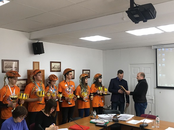 Учні черкаської гімназії перемогли на чемпіонаті України з робототехніки