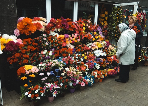 В Умані хочуть заборонити продаж штучних квітів