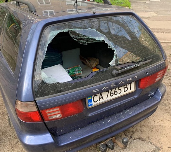 У Черкасах невідомі пограбували кілька автівок (ФОТО)
