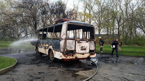 Поблизу Черкас під час руху загорівся автобус