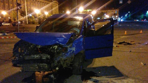 Розбиті автівки та постраждалі в лікарні: на Великдень у центрі Черкас сталася жахлива ДТП (ФОТО)