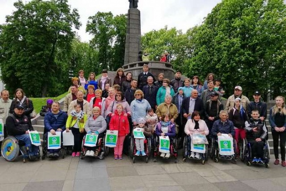 Учасники Всеукраїнського фестивалю людей з інвалідністю відвідали Тарасову гору
