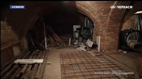 У Черкасах ремонтують підвал будівлі, зведеної в кінці 19 століття