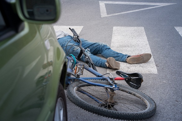 У Черкасах водій мікроавтобуса збив велосипедиста
