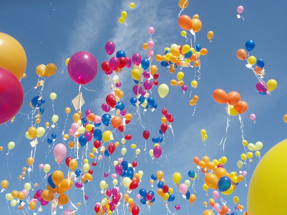 Уманські школярі відмовляються від традиції запускати в небо повітряні кульки