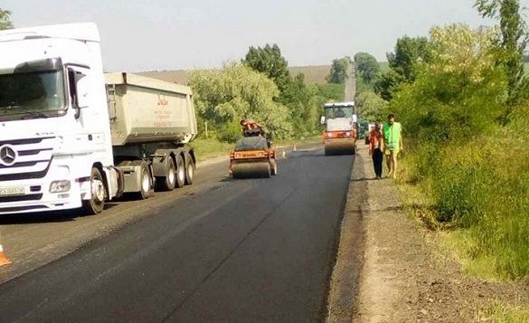 Біля Геронимівки завершують ремонт дороги