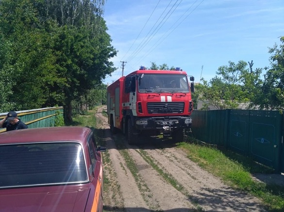 На Черкащині із палаючого будинку врятували напівпритомного чоловіка