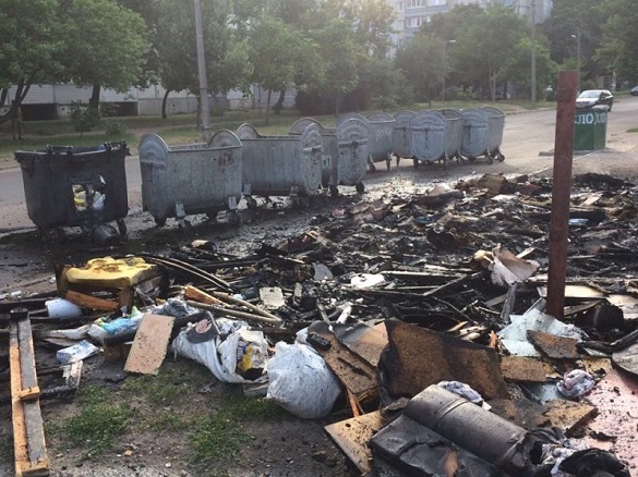 Величезна купа сміття горіла у Черкасах (ФОТО)