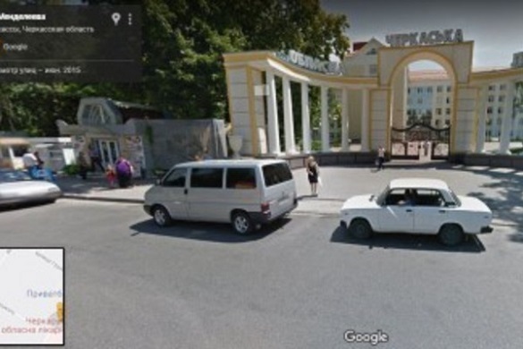Жителі Черкас просять встановити лавки біля обласної лікарні