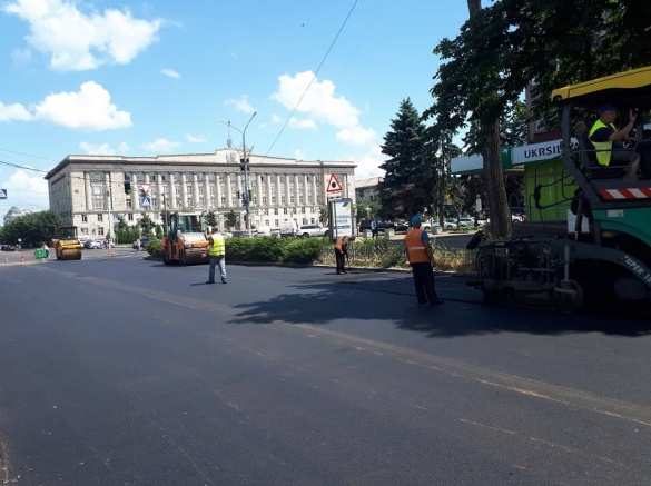 У центрі Черкас ремонтують вулицю Байди Вишневецького (ФОТО)