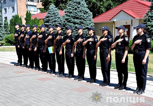 Ряди черкаської поліції поповнили нові правоохоронці (ФОТО)