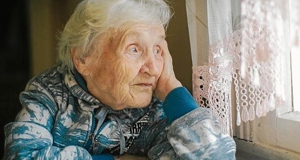 Черкаська пенсіонерка 10 років не виходить із квартири (ВІДЕО)