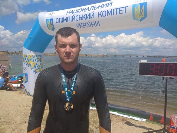 Черкаський рятувальник взяв участь у міжнародному запливу через Дніпро