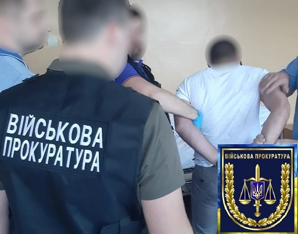 Черкаського поліцейського затримали на хабарі за знищення доказів