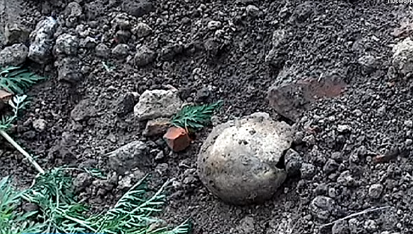 У Золотоноші викинули на смітник людські рештки, які відкопали під час будівництва (ВІДЕО)