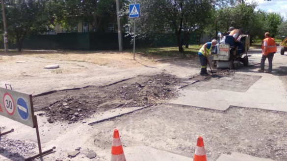 Черкаські комунальники розпочали ремонт однієї із доріг