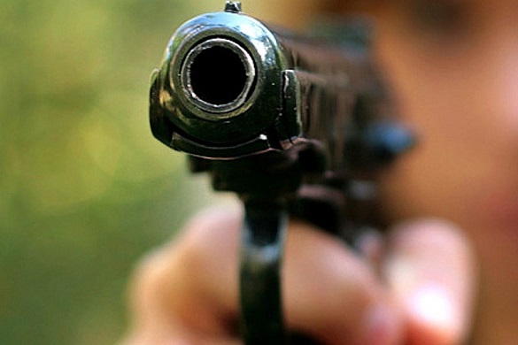 У середмісті Черкас охоронець погрожував чоловіку пістолетом
